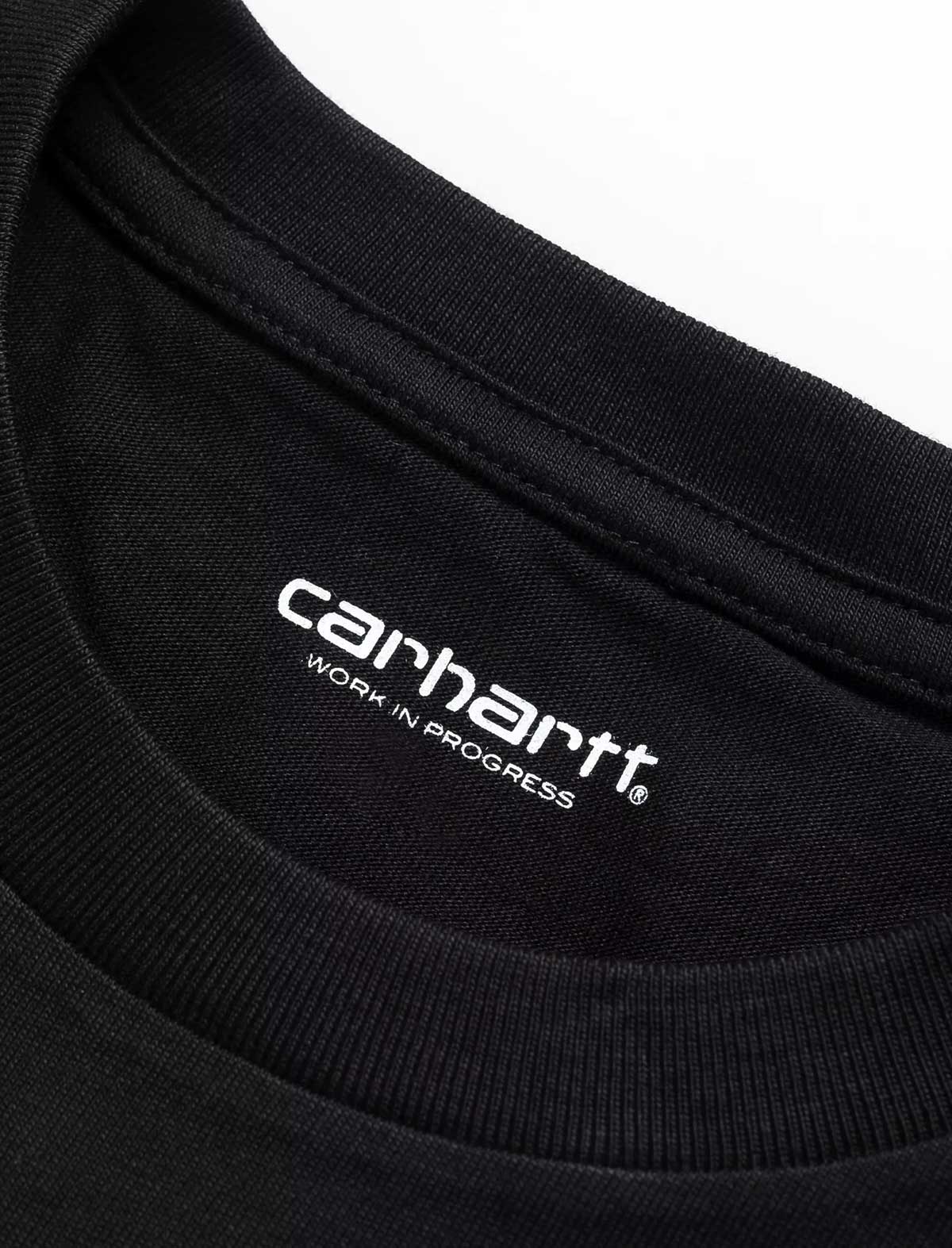 Carhartt WIP S/S Chase Close-up of a black Carhartt shirt with the brand logo.