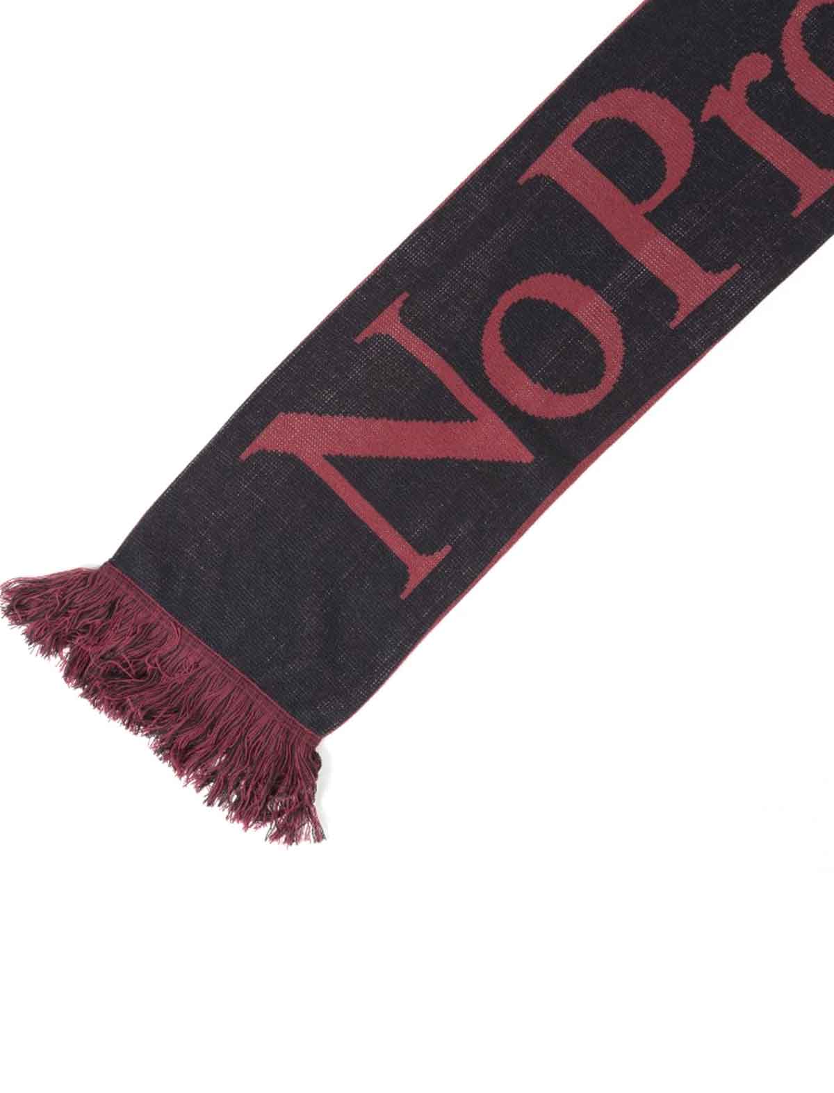 No Problemo Scarf Burgundy close up detail